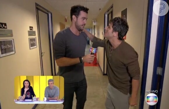 Bruno Gagliasso encontrou Joaquim Lopes nos corredores do Projac, durante exibição do 'Vídeo Show'