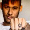 Neymar tem mais de 14 tatuagens espalhadas pelo corpo. A mais recente foi uma cruz com asas na nuca, compartilhada em seu Instagram. Abaixo, a palavra 'Blessed', que significa abençoado