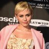 Miley Cyrus falou um pouco de sua motivação para criação da ONG: 'Eu não esperava ser um homem. Eu meio que esperava não ser nada'