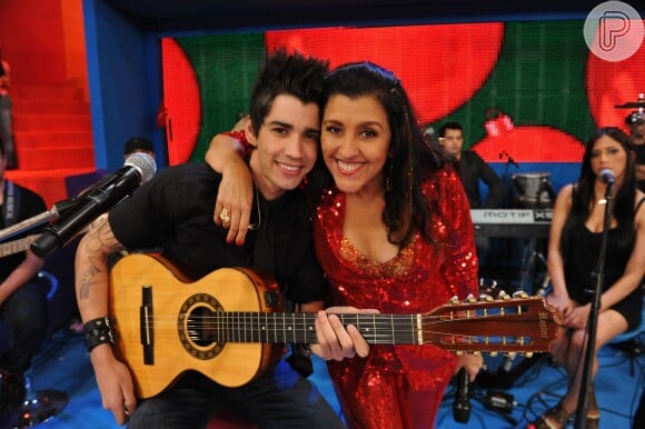 Gusttavo Lima em 2011 com Regina Casé no programa 'Esquenta'