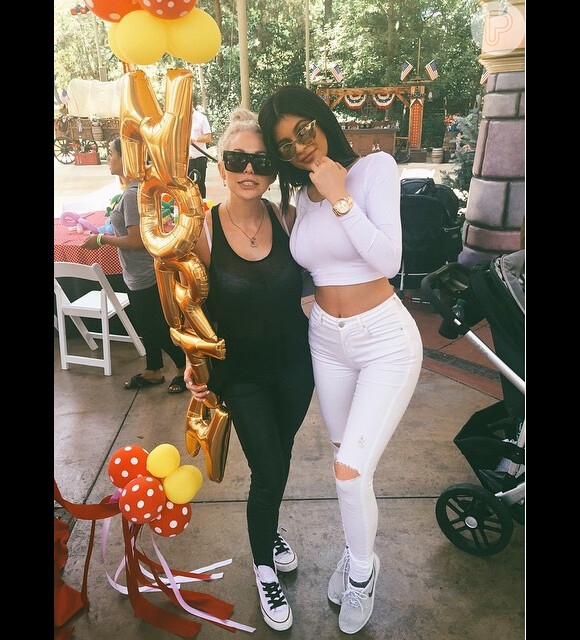 Kylie Jenner, tia de North West vai ao aniversário da sobrinda na Disney