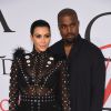 Kim Kardashian e Kanye West são casados há 1 ano