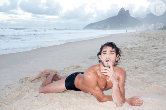 Marlon Teixeira em ensaio ousado  na praia de Ipanema, Rio de Janeiro