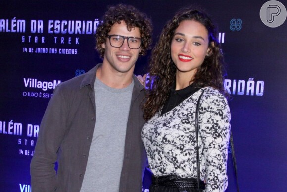 Débroa Nascimento e José Loreto chegam à pré-estreia do filme 'Além da Escuridão - Star Trek', em 10 de junho de 2013