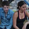 Novela 'I Love Paraisópolis': Benjamin (Maurício Destri) é dispensado por Mari (Bruna Marquezine) e Margot (Maria Casadevall)