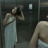 Maria Casadevall ficou de toalha, mas perdeu a peça no elevador na cena de 'I Love Paraisópolis'