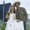 Rodrigo Simas e Alice Wegman também já 'subiram ao altar' em festa junina. Para a ocasião, a atriz escolheu um vestido de noiva longo e florido