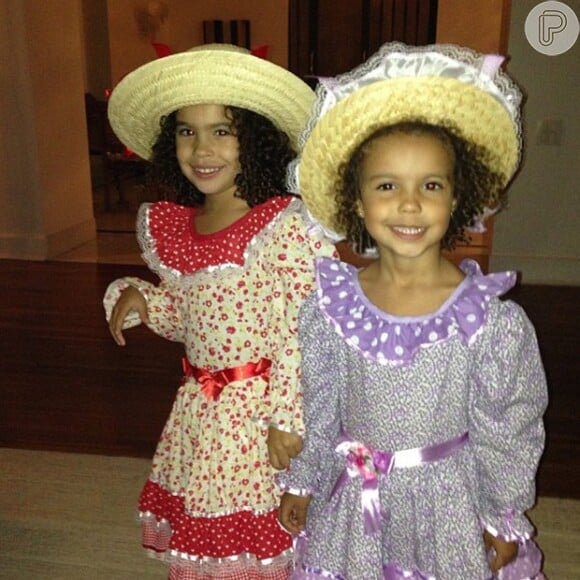Ronaldo postou a imagem das filhas Maria Alice e Maria Sophia prontas para a farra junina!