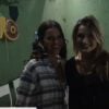 Bruna Marquezine fez maria chiquinha com fitas e investiu na camisa xadrez para aproveitar a festa de São João com a amiga Sasha Meneghel