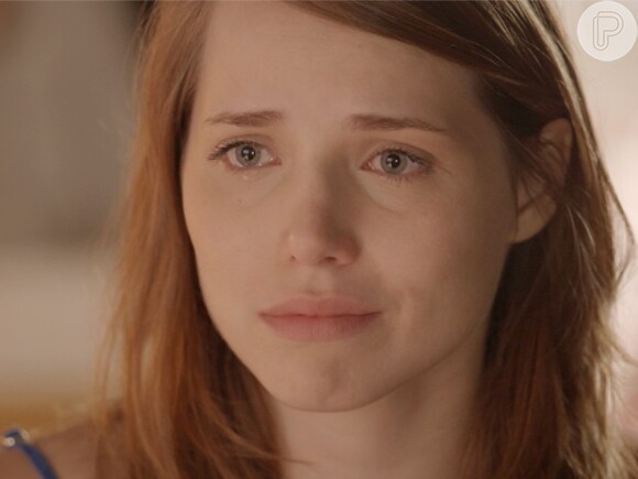 Elisa (Leticia Colin) se emocina ao falar com Júlia (Isabelle Drummond) das inseguranças que tem por ser virgem, na novela 'Sete Vidas', em 18 de junho de 2015