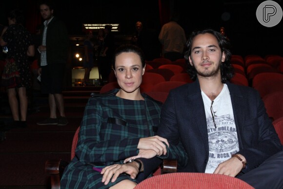 Vanessa Gerbelli e o namorado, Gabriel Falcão, também foram ao show 'Carbono' do cantor Lenine