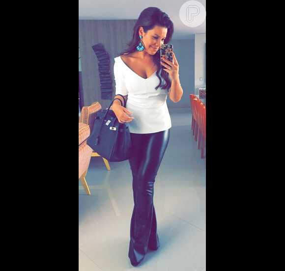 Fernanda Souza exibe a boa forma com looks que exaltam suas curvas em fotos postadas na sua conta do Instagram