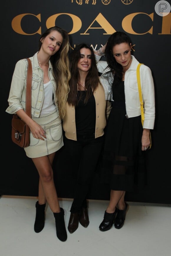 Paolla Oliveira, Cleo Pires e Yasmin Brunet distribuem sorridos em evento no Rio