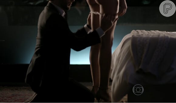 Rodrigo Lombardi e Camila Queiroz, o Alex e a Angel de 'Verdades Secretas', protagonizaram cenas de sexo e nudez no sexto capítulo da novela