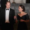 Sempre grudados e apaixonados, William e Kate Middleton em evento de aniversário do Metropolitan Museum of Art em Nova York, em dezembro de 2014