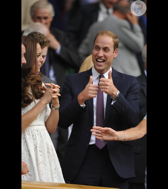 Brincalhão e animado, William durante um evento com Kate Middleton após anunciarrem a segunda gravidez da duquesa de Cambridge