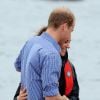 Sempre trocando carinhos, William abraça Kate em viagem ao Canadá, em 2011