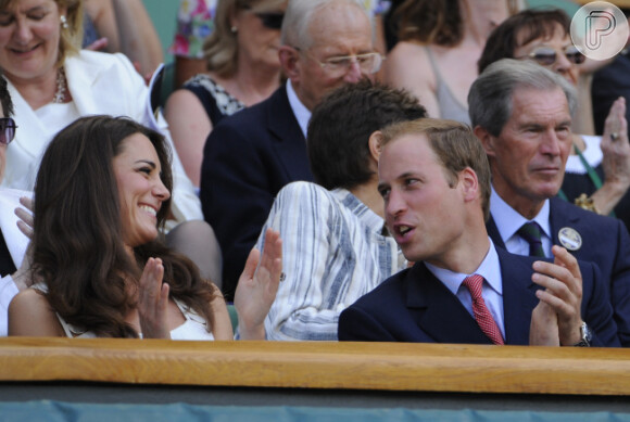 William cumpre agenda como membro da família real, mas não abre mão da companhia da mulher, Kate Middleton