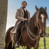 Rafael Cardoso monta próprios cavalos em novela: 'Estão ganhando mais do que eu'