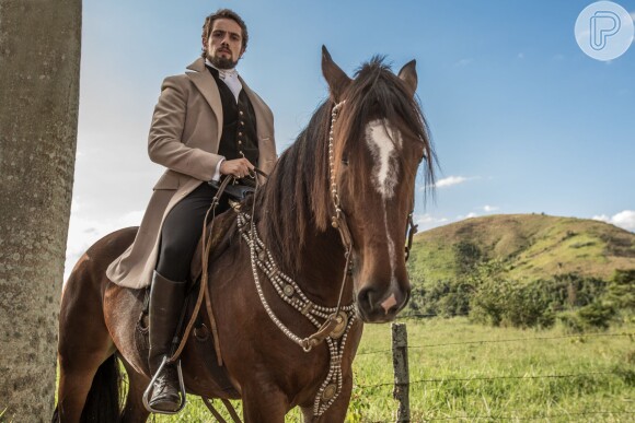 Rafael Cardoso será Conde na novela 'Além do Tempo', da Rede Globo, e vai usar seus próprios cavalos em cena