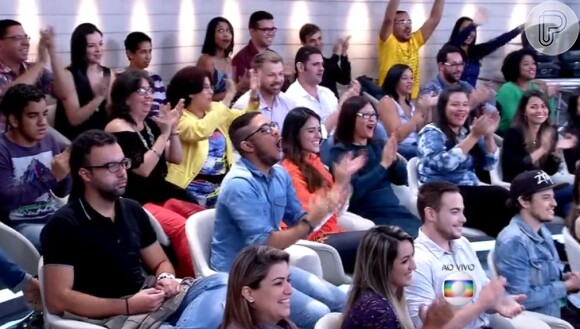 Plateia do 'Encontro com Fátima Bernardes' vibrou com a notícia dada por Claudia Leitte