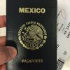 Uriel Del Toro postou foto de seu passaporte e da passagem para Nassau, capital das Bahamas