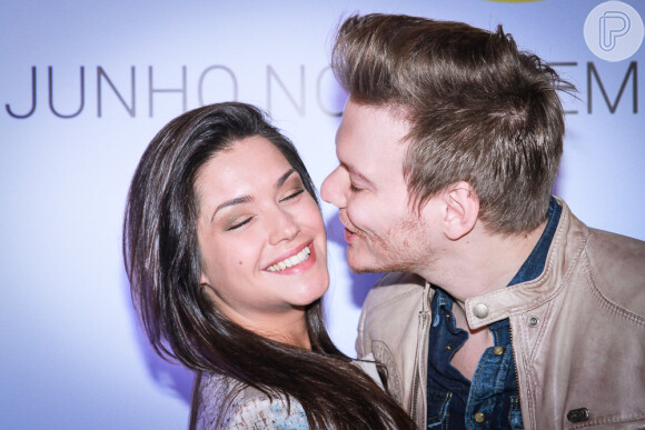 Michel Teló e Thais Fersoza marcaram presença em um cinema de São Paulo neste sábado, 20 de junho de 2015. O casal foi conferir a pré-estreia de 'Minions', filme de animação que conta com uma música do cantor na trilha sonora