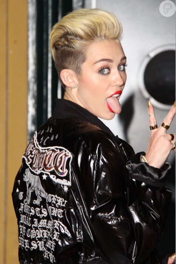 Miley Cyrus faz careta em evento em Los Angeles, nos EUA