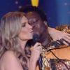 No programa 'SuperStar' deste domingo (28), Fernanda Lima recebeu um 'selinho', sem querer, do vocalista Biggy da banda 'Dois Africanos'