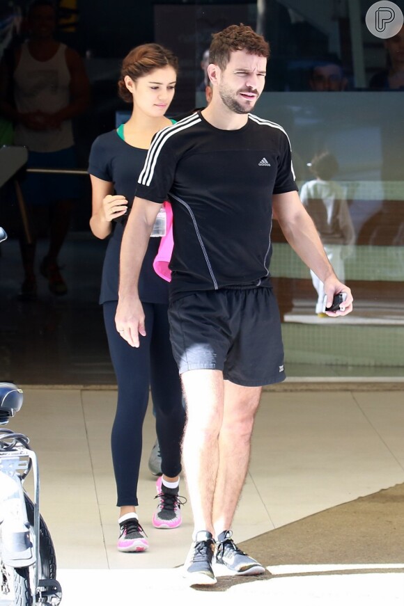 Sophie Charlotte e Daniel de Oliveira escolheram look todo preto para malhar em academia da Barra da Tijuca nesta segunda-feira, 29 de junho de 2015
