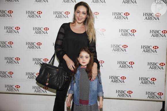 Tania Mara leva a filha, Maysa Monjardim, ao show da cantora Violetta, no Rio