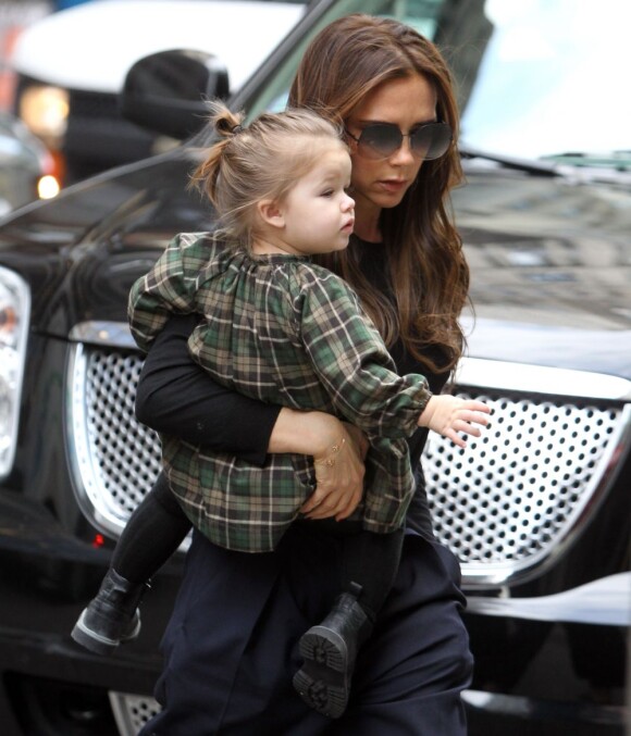 Victoria Beckham contou em entrevista que a filha caçula, de apenas três anos, já demonstra interesse pelo mundo da moda