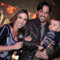 Patricia Abravanel recebe visita do filho, Pedro, e do marido em gravação no SBT