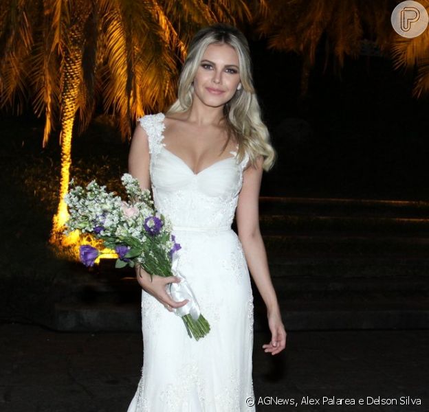 Louise D'Tuani não quis vestido branco em casamento com Eduardo Sterblitch: 'Tingido no chá'