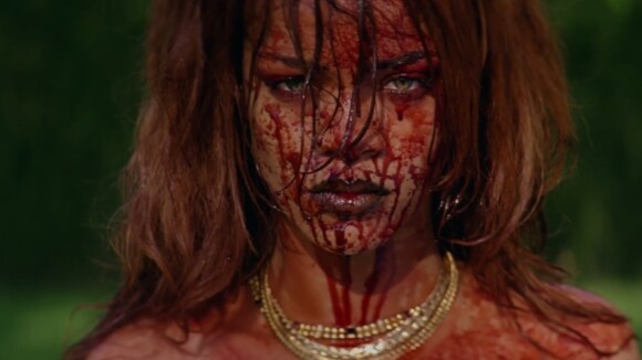 Rihanna surge nua e coberta de sangue no clipe 'Bitch Better Have My Money'