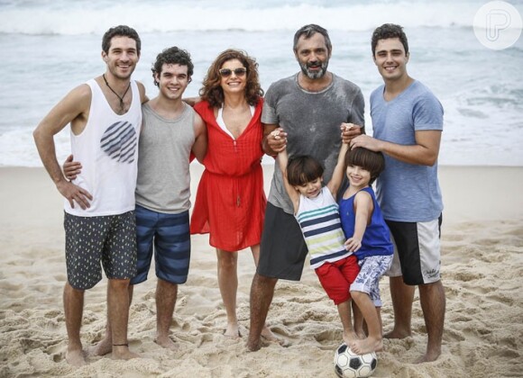 O elenco de 'Sete Vidas' gravou cenas finais da novela nesta quinta-feira, 2 de junho de 2015, na praia do Recreio, Zona Oeste do Rio de Janeiro