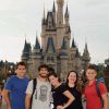 Deborah Secco e Hugo Moura registraram o passeio na Disney