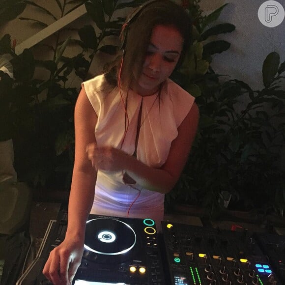 Anitta foi a DJ da festa de aniversário de Marina Ruy Barbosa e Luma Costa, neste sábado, 4 de julho de 2015