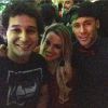 Neymar posa com o ator Rafael Almeida na festa de aniversário de Marina Ruy Barbosa e Luma Costa