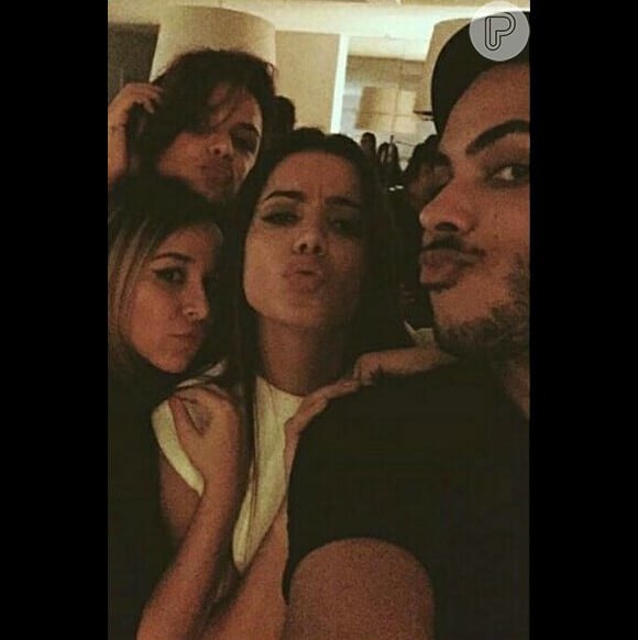 Anitta e amigos curtem festa de aniversário de Marina Ruy Barbosa e Luma Costa, neste sábado, 4 de julho de 2015