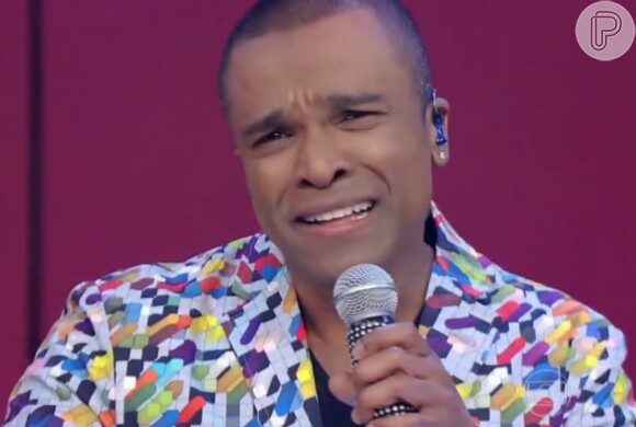 Alexandre Pires se emocionou ao cantar 'Depois do Prazer' na homenagem para Cristiano Araújo durante o 'Esquenta!'