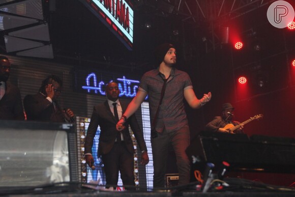 Luan Santana faz show em boate em São Gonçalo, na Região Metropolitana do Rio de Janeiro
