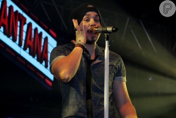 Luan Santana faz show em boate em São Gonçalo, na Região Metropolitana do Rio de Janeiro