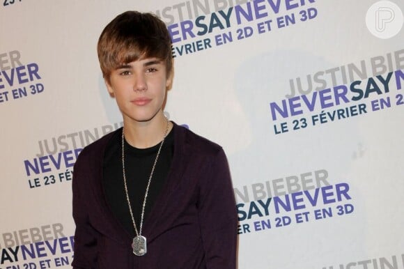 Justin Bieber posa na première francesa do filme 'Never Say Never', em 2011