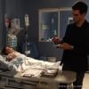 Félix afasta enfermeira para fazer suas maldades contra Paulinha em 'Amor à Vida'