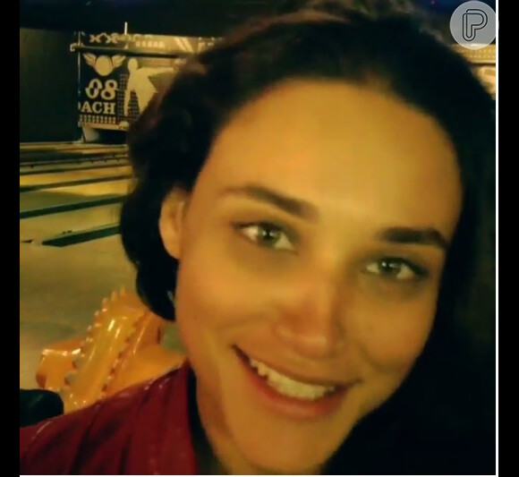 Débora Nascimento apareceu em clima de descontração do video publicado pelo colega de elenco, Henri Castelli