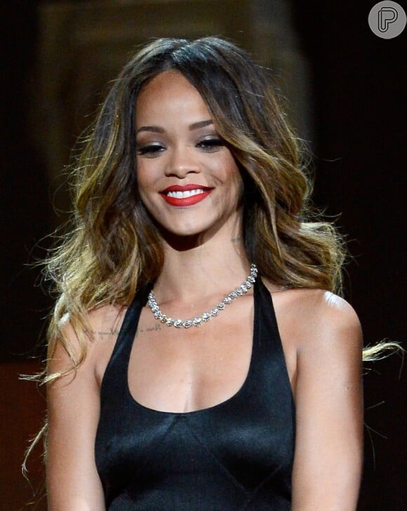 Rihanna conseguiu uma ordem temporária de restrição contra o homem, mas ela quer uma permanente