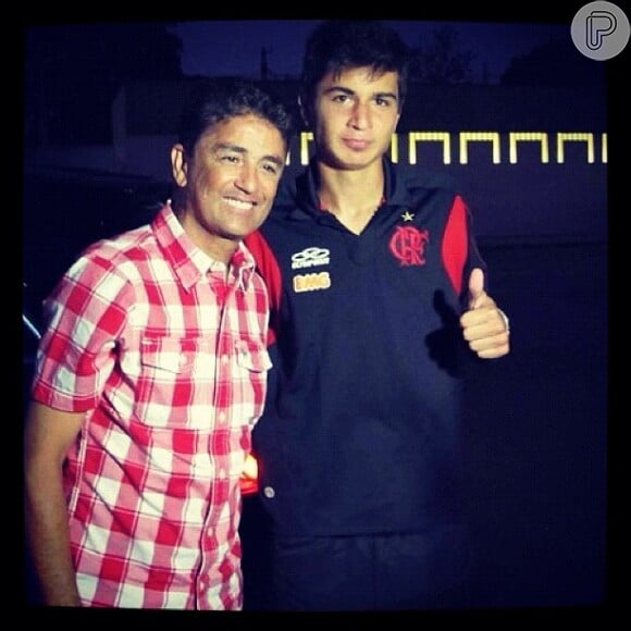 Mattheus é o caçula de Bebeto e joga para o Flamengo