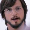 Ashton Kutcher aparece caracterizado como Steve Jobs em trailer do filme 'jOBS'
