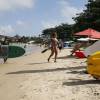 Aos 43 anos, Valéria Valenssa exibe boa forma em praia de Búzios, no Rio, nesta quinta-feira, 30 de julho de 2015